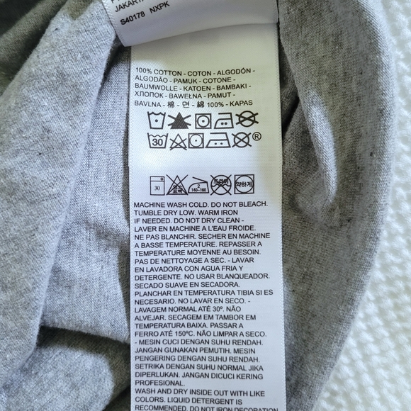 Levi's Heather Grey "Feeling Sensing Seeing" Graphic Tee👕 - NWT - Picture 10 of 13